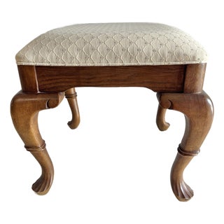 Vintage Traditional Queen Anne Style Vanity Stool / Foot Stool For Sale