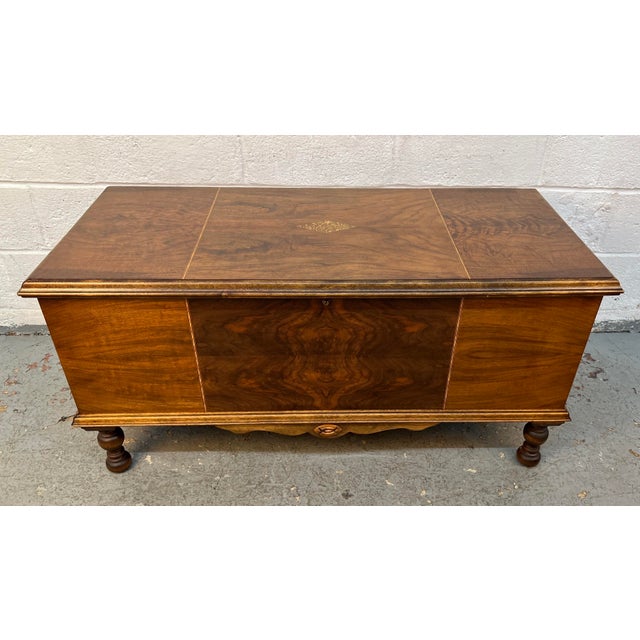 Dillingham Manufacturing Company Vintage Figured Walnut Cedar Chest by Dillingham Mfg. Co For Sale - Image 4 of 13