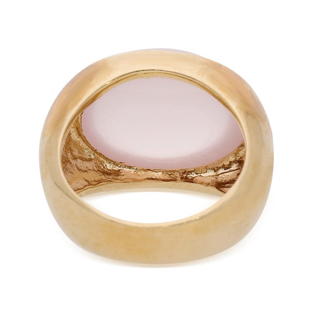 16 Carat Oval Pink Quartz Cabochon 14k Yellow Gold Vintage Dome Bold Signet Ring, Size 7 For Sale In Miami - Image 6 of 6