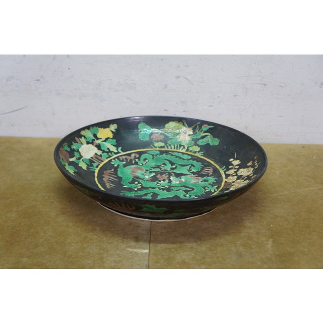 Antique Chinese Kangxi Famille Noire 5 Toed Dragon Dish Bowl 11" For Sale - Image 4 of 18