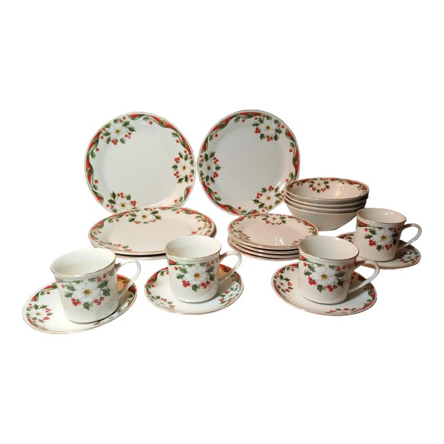 20 Piece Gibson Christmas Dinnerware, 1990s For Sale