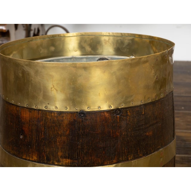 Brown English Turn of the Century Oak Barrel with Brass Braces, circa 1900 For Sale - Image 8 of 10