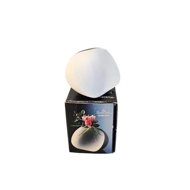Ceramic 1980s Rosenthal Studio-Linie White Porcelain "Kuschelvase" by Uta Feyl For Sale - Image 7 of 12