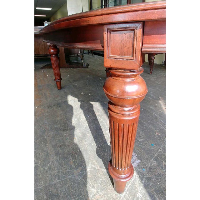 Thomasville Furniture Fredericksburg Whiskey Mahogany Oval Leg Dining Table