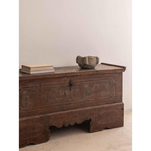Pine trunk recovered from Alsace, France, dating back to the 18th century. Delicately embellished with leaf motifs on the...