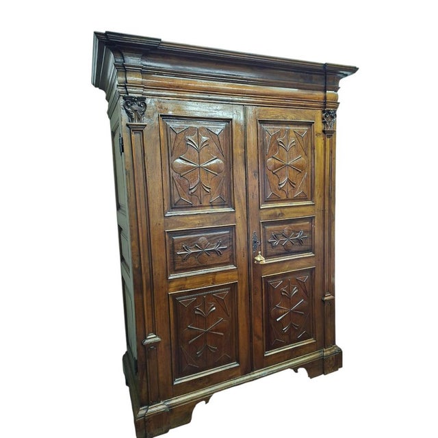 Late Baroque Genoese Linen Wardrobe in Walnut, 17th Century For Sale - Image 3 of 18