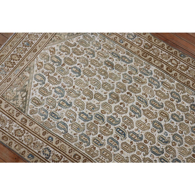 Late 20th Century Paisley Malayer Rug in Clear White Blue Brown Hues For Sale In New York - Image 6 of 6