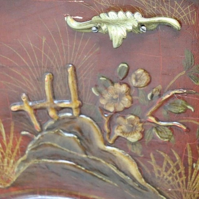 Red Lacquer & Scenic Chinoiserie Decorated 3-Drawer Bombay Chest C1920 For Sale - Image 6 of 18