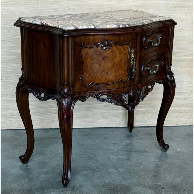 Carved French Nightstands with doors and Marble Top, 1930s, Set of 2 For Sale In Miami - Image 6 of 18