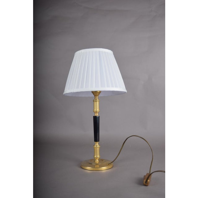 Mid-Century Hollywood Regency Brass and Black Column Desk Lamp with Fluted Gilt Accents, Europe, 1950s For Sale - Image 6 of 11