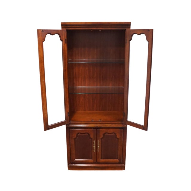 Late 20th Century Thomasville Furniture Winston Court Solid Cherry Traditional Style 32" Lighted Display Wall Unit 20641-823 For Sale - Image 5 of 11