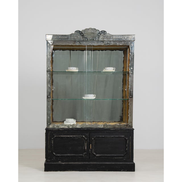 1950s Venetian Vitrine For Sale - Image 5 of 8