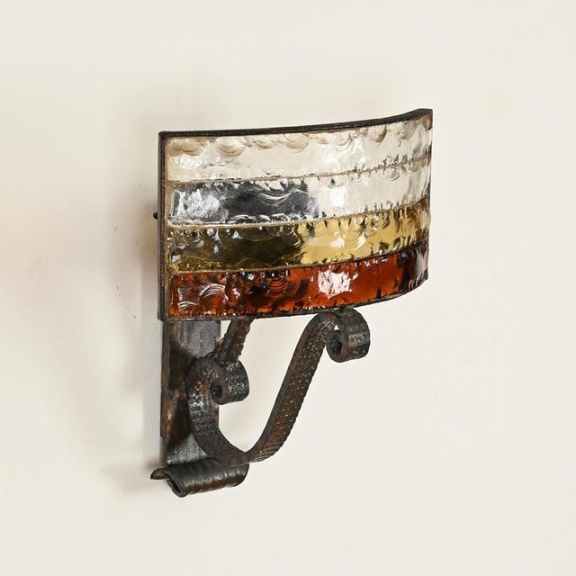 Brutalist Brutalist Wrought Iron and Amber Glass Sconce attributed to Longobard, Italy, 1970s For Sale - Image 3 of 17