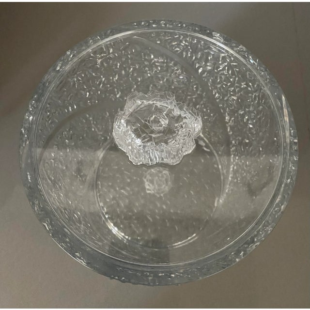 Mid-Century Modern Lucite Iceberg Textured Ice Bucket With Lid For Sale - Image 4 of 9