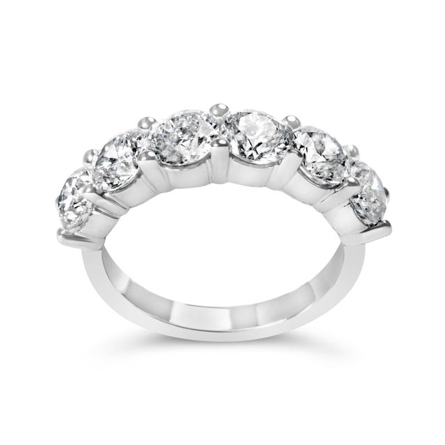 Early 21st Century 14K White Gold 3.0 Cttw Lab-Grown Diamond Shared Prong Set 6 Stone Band Ring (G-H Color, VS2-SI1 Clarity) - Ring Size 6 For Sale - Image 5 of 7