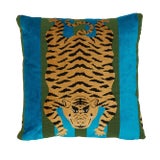 Contemporary Schumacher X Johnson Hartig Jokhang Tiger Velvet Pillow in Peacock & Olive For Sale