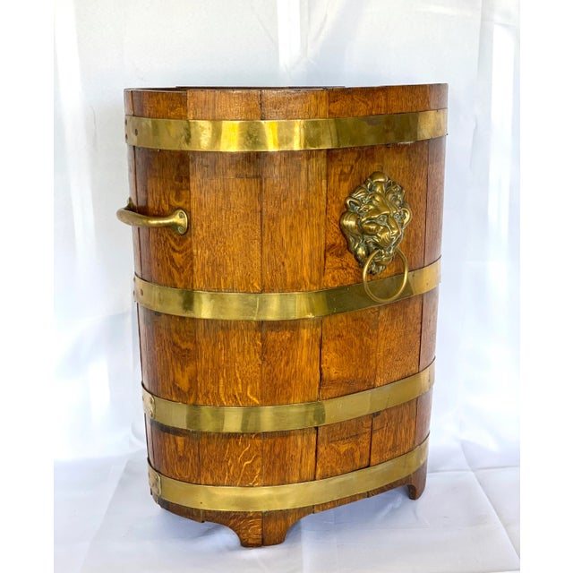 English Late 19th Century English Oak Barrel With Brass Bands Umbrella Stand For Sale - Image 3 of 11