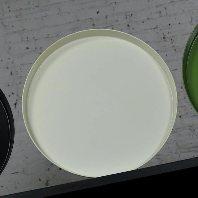 Mid-Century Modern 1970s Mid Century Modern Trays Round White Plastic Splatter Platters by Sabe’s For Sale - Image 3 of 11