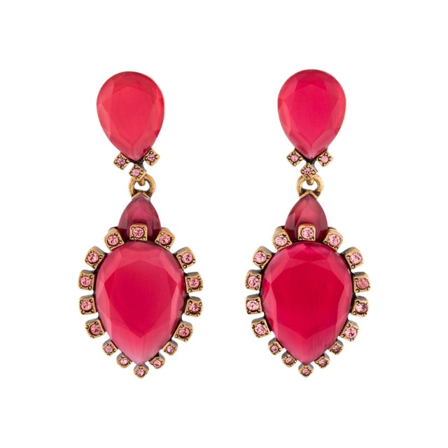 Oscar De La Renta Bold Pear-Shaped Drop Earrings Crystal Resin Gripoix Dangle For Sale In Los Angeles - Image 6 of 6