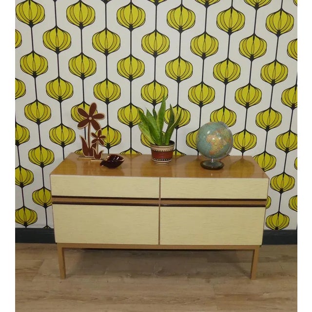 Very cool little sideboard fine and light Straight line and a lot of plastic/resopal. Practical in classic division - Two...