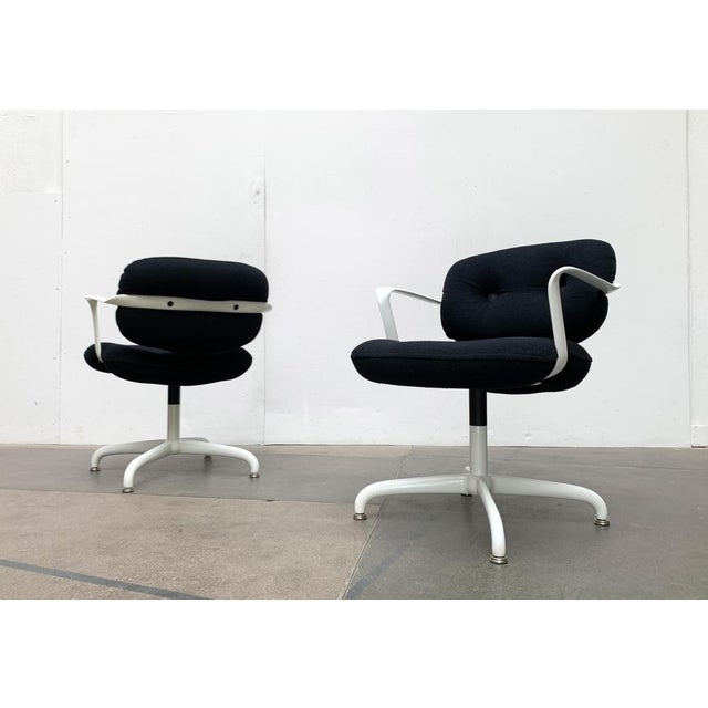 Elegant design classic from knoll international according to a draft by bruce hannah and andrew morrison from the 1970s....