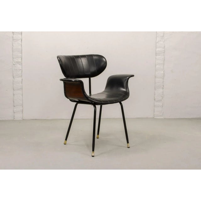 Italian Rosewood & Black Leatherette Swan Chair with Black Steel Feet & Brass Tips, 1960s For Sale - Image 15 of 15