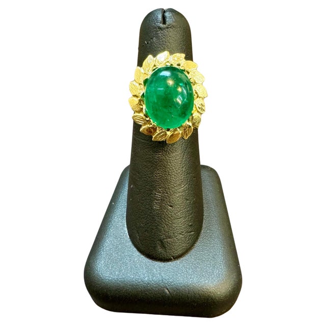 A classic, Cocktail ring 6.68 Carat Oval Zambian Emerald Cabochon Cocktail Ring 14 Karat Yellow Gold , Estate with no...
