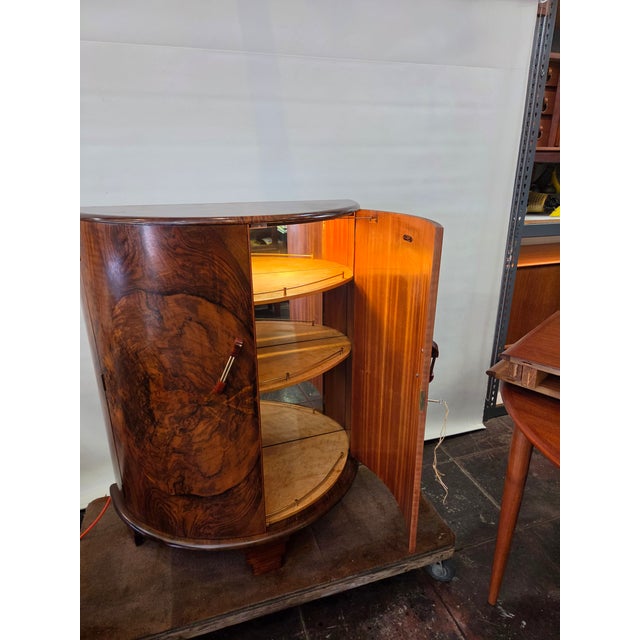 1930s Art Deco Cocktail Bar Cabinet Burl Walnut Birdseye Maple Interior Turnidge Company For Sale - Image 11 of 15