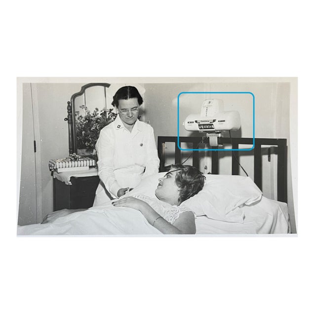 C. 1950 Salesman Sample Dahlberg Coin-Op Pillow Radio in Case For Sale - Image 4 of 11