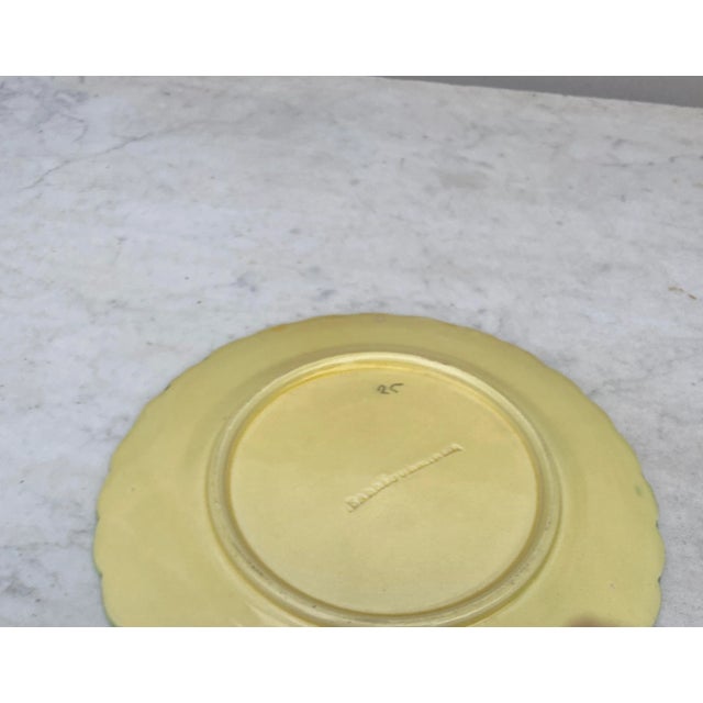 De Sarreguemines French Majolica Bird & Holly Plate Sarreguemines, Circa 1880 For Sale - Image 4 of 5