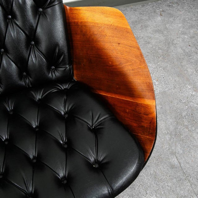 Wood Mid Century Modern Lounge Chair Plycraft Mr Tufted Black Swivel George Mulhauser For Sale - Image 7 of 11