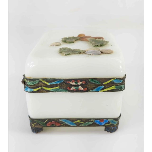 Early 20th Century Chinese White Peking Opaline Glass Box For Sale - Image 5 of 10