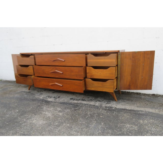 Young Manufacturing Mid 20th Century Curved Boomerang Dresser Sideboard 6171 For Sale - Image 18 of 18