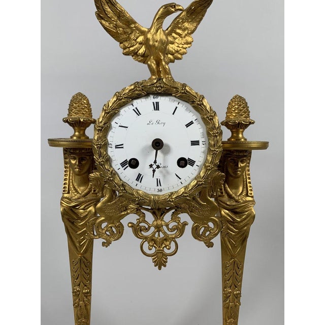 Empire period portico clock with Egyptian motifs, gilt bronze, circa 1800, 19th century For Sale - Image 4 of 9
