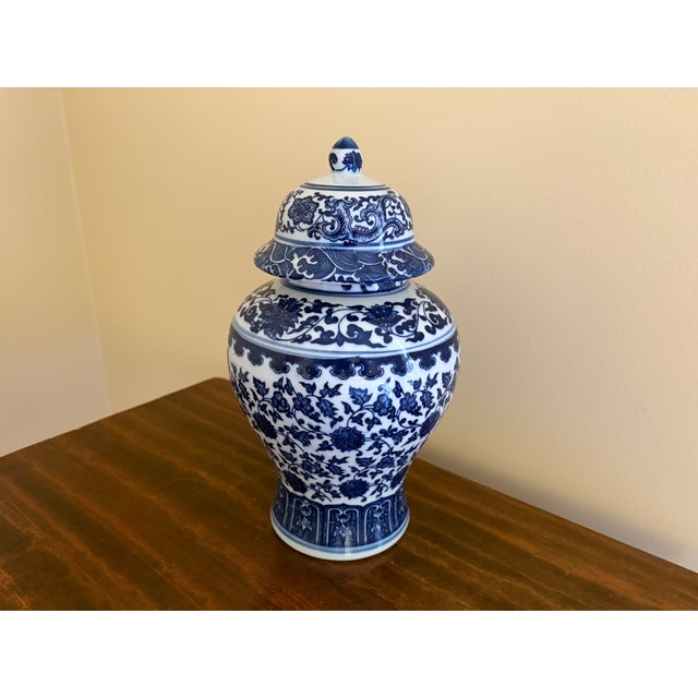 Chinoiserie Late 20th Century Chinoiserie Blue and White Porcelain Ginger Jar For Sale - Image 3 of 8