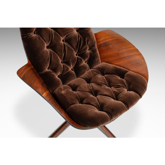 Rare Mid-Century Modern "Mrs." Lounge Chair in Walnut & Original Vinyl Attributed to George Mulhauser for Plycraft, Usa, C. 1960s For Sale - Image 9 of 18