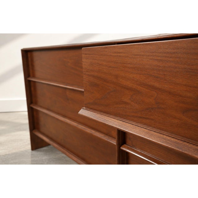 t.h. Robsjohn-Gibbings Thin-Line Walnut Dresser, C. 1950s For Sale - Image 10 of 11