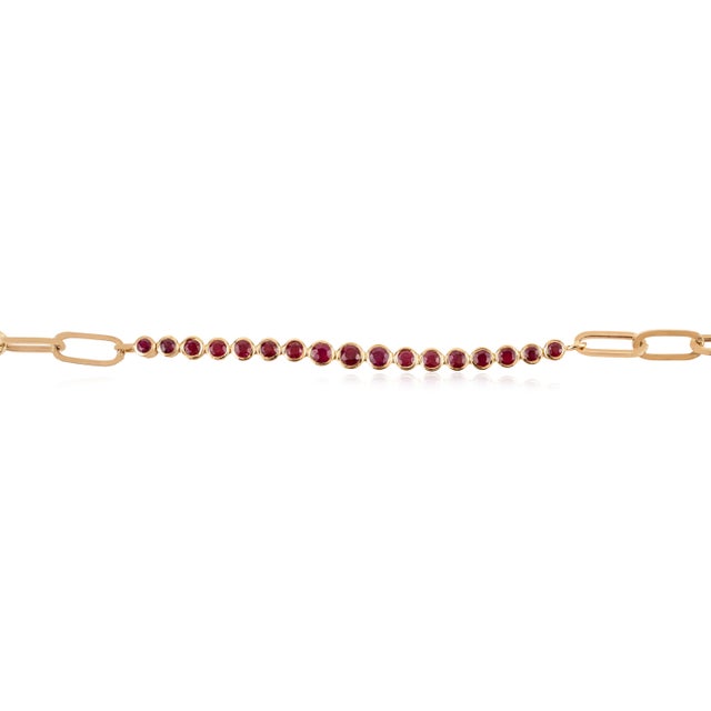Art Deco Bezel Set 1.16 Ct Round Ruby Pperclip Chain Contemporary Bracelet in 18k Yellow Gold For Sale - Image 3 of 14