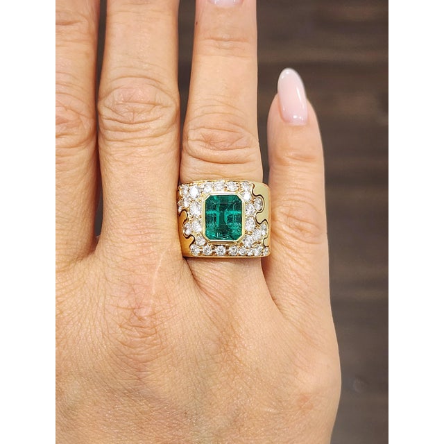 Modern 3.50 Ct Gia Certified Natural Zambian Emerald & Diamond Ring Size 6.5 For Sale - Image 3 of 10