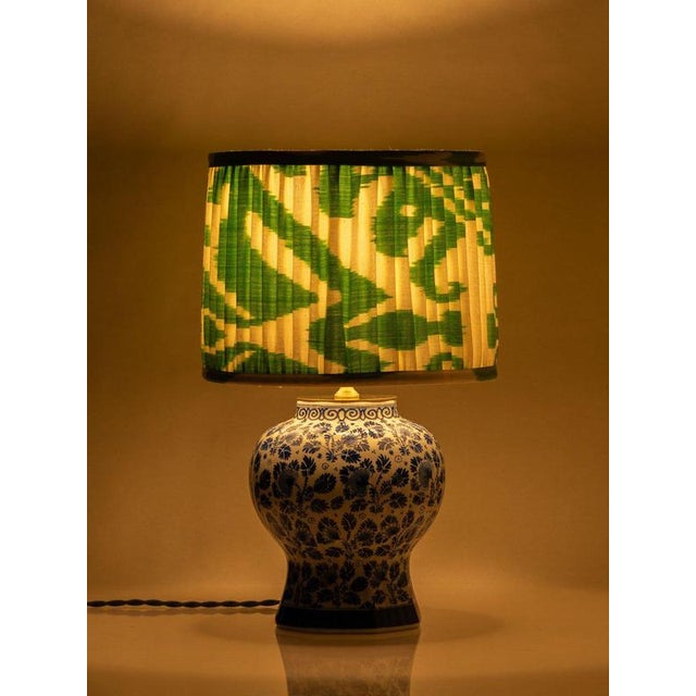 Blue Royal Delft Blue & White Ceramic Table Lamp with New Green Ikat Shade For Sale - Image 8 of 11
