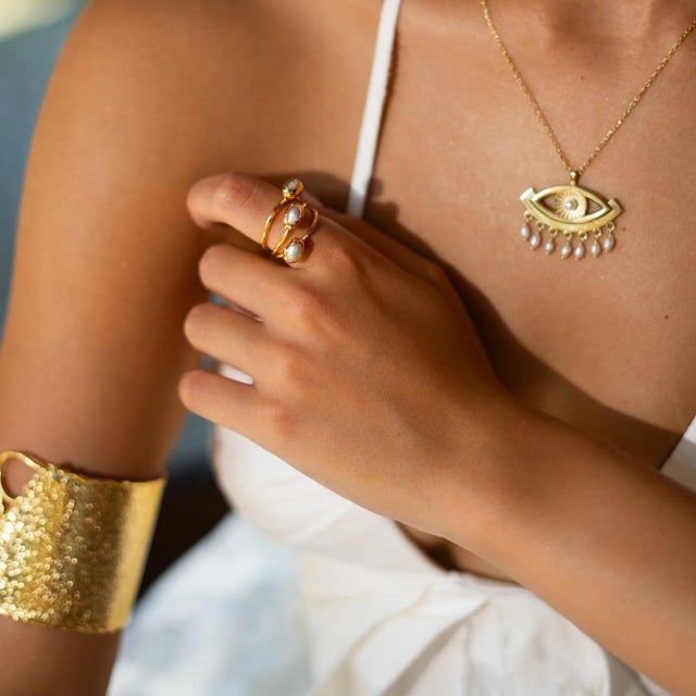 Trio Pearl Harmony Gold Adjustable Ring, Size 8 For Sale In Miami - Image 6 of 8