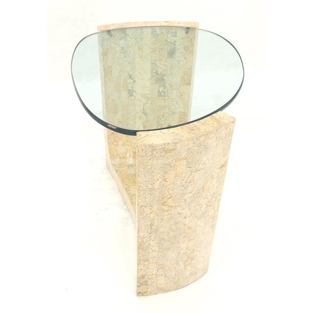 Maitland - Smith Kidney Organic Shape Thick Glass Top Tessellated Base Side End Lamp Table Stand For Sale - Image 4 of 14
