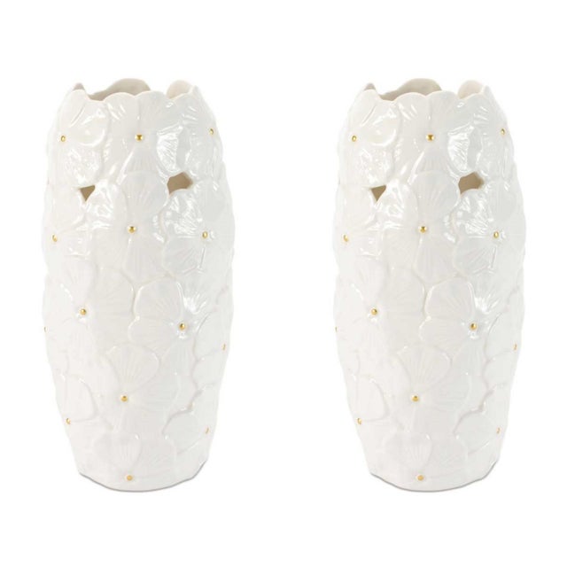 Kenneth Ludwig Chicago White Floral Embossed Ceramic Vase (Set of 2) For Sale - Image 4 of 4