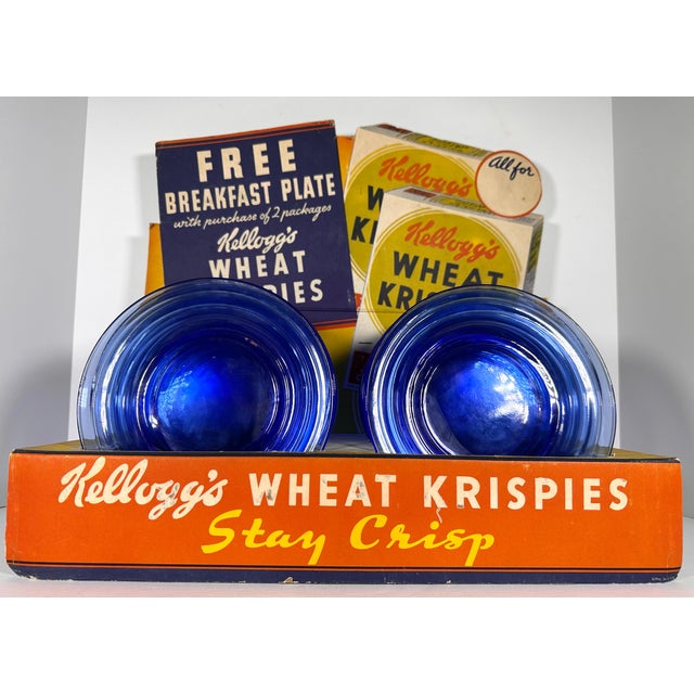 1930s Kellogg's Cereal Display Advertisement With 'Moderntone' Depression Glass C. 1935-36 For Sale - Image 5 of 17