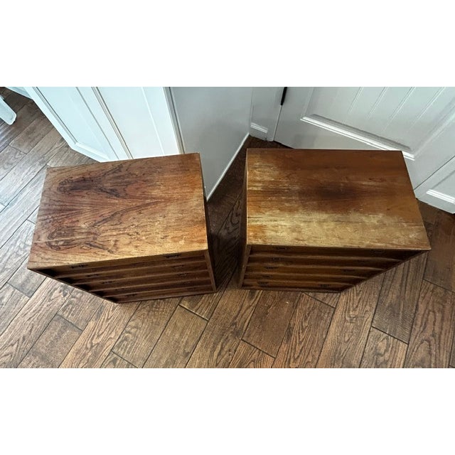 Brown 1960s Shōwa-Era Modern Tansu Dressers / Bedside Chests - A Pair For Sale - Image 8 of 12