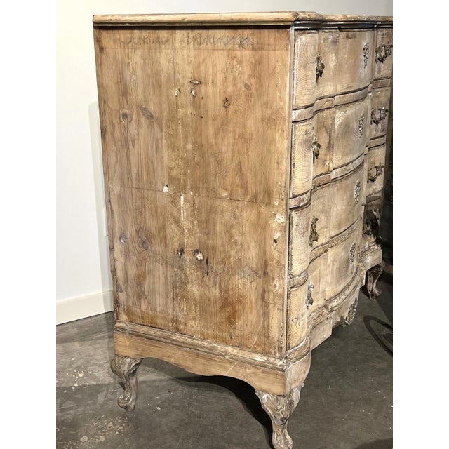 A Tall Antique Swedish 4-Drawer Commode in Scraped Pine, Circa 1880 For Sale - Image 10 of 18