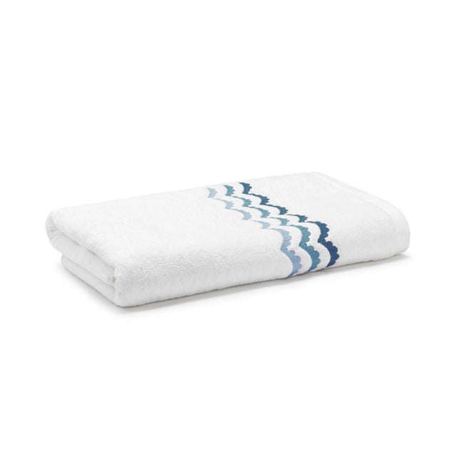 Contemporary Celerie Kemble + Hamburg House Blue Scallop Towel Set - 3 Pieces For Sale - Image 3 of 6