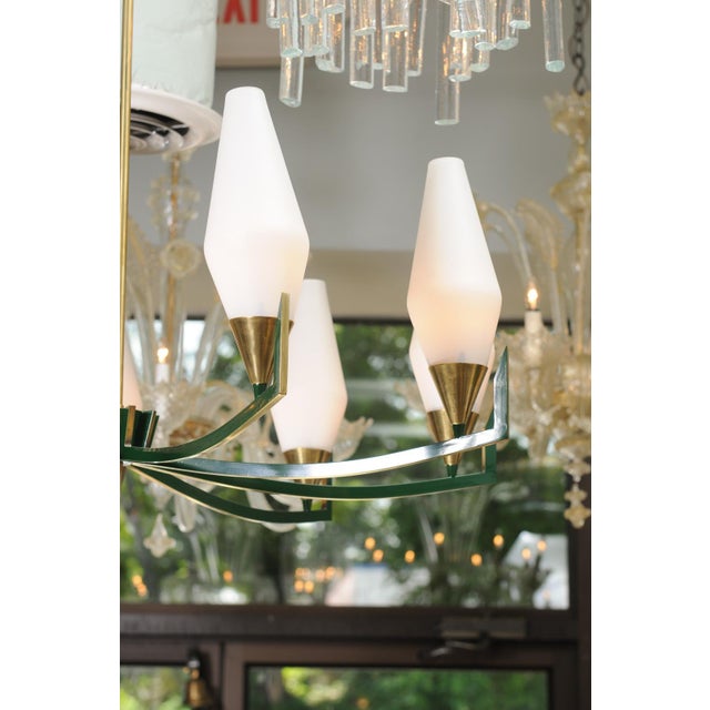 1950s 10-Light Brass & Lacquer Green Chandelier in Manner of Stilnovo For Sale In Atlanta - Image 6 of 12
