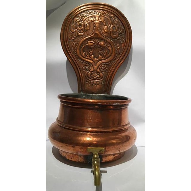 Decorative copper wall planter, suitable to create a cozy green corner in the kitchen or outdoor. A piece handmade by the...