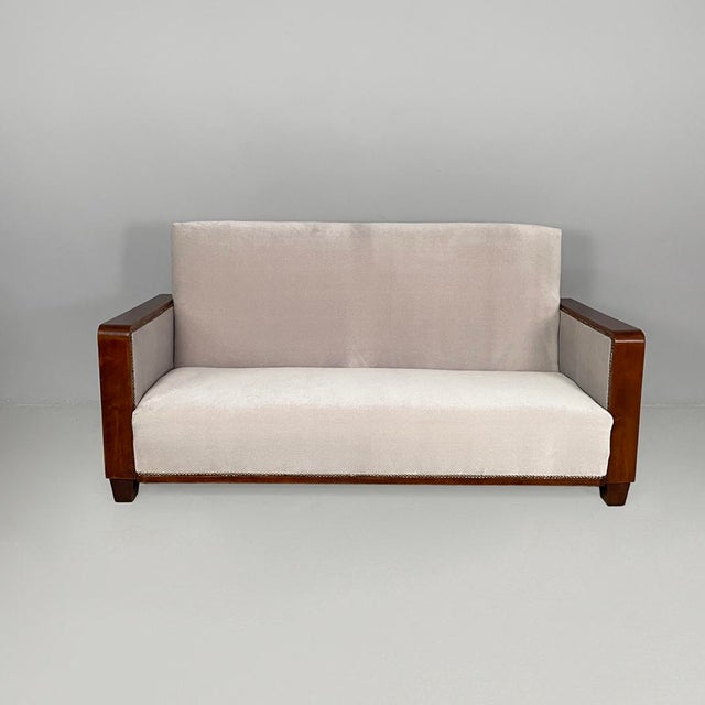 Italian Art Deco sofa in wood and grey velvet, 1930s Sofa in fabric, velvet, and wood. The seat and backrest are padded...